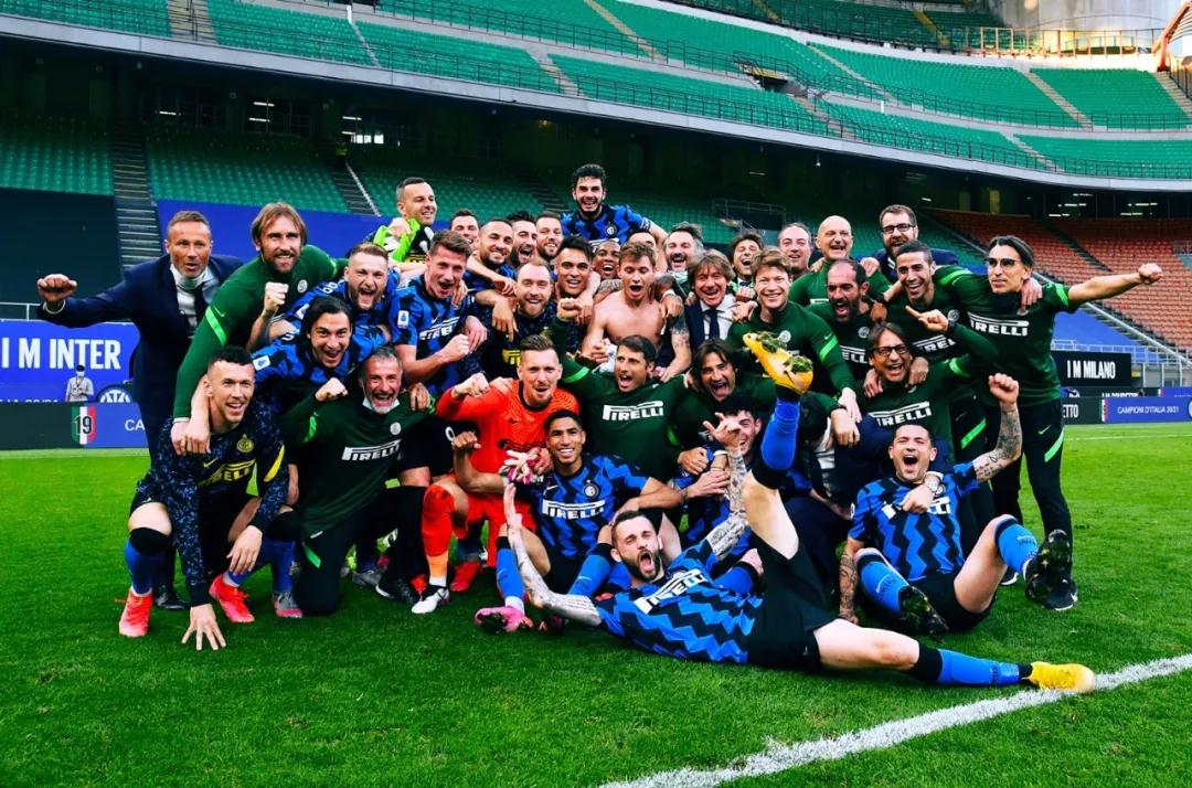 الأهلي السعودي في بطولة آسيا 2012إنجاز تاريخي يتجدد الأهلي السعودي في بطولة آسيا 2012إنجاز تاريخي يتجدد
